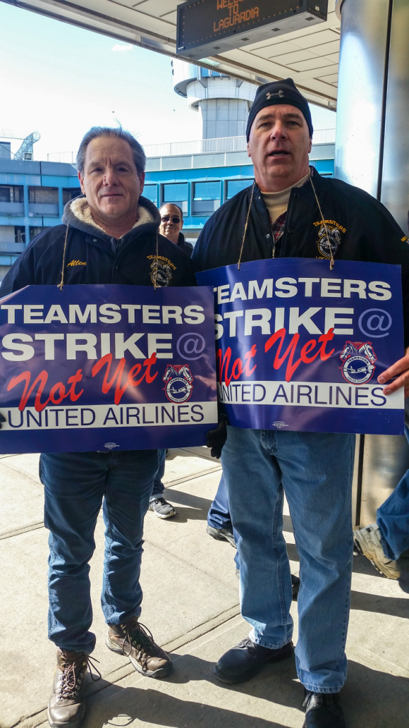 United Airlines Teamsters Picket