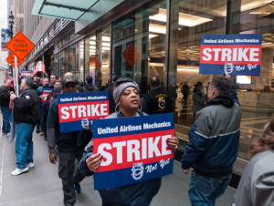 Teamster mechanics picket United Airlines